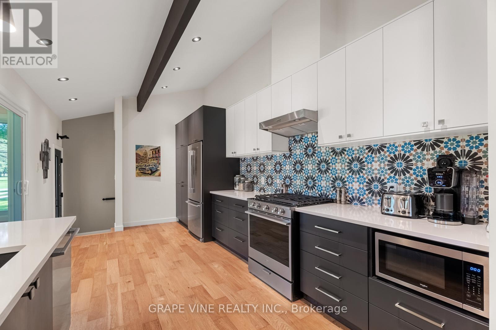 6486 Woodland Place