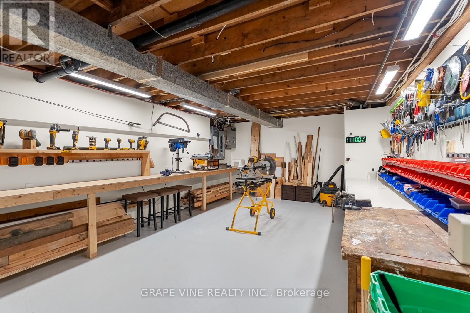 6486 Woodland Place