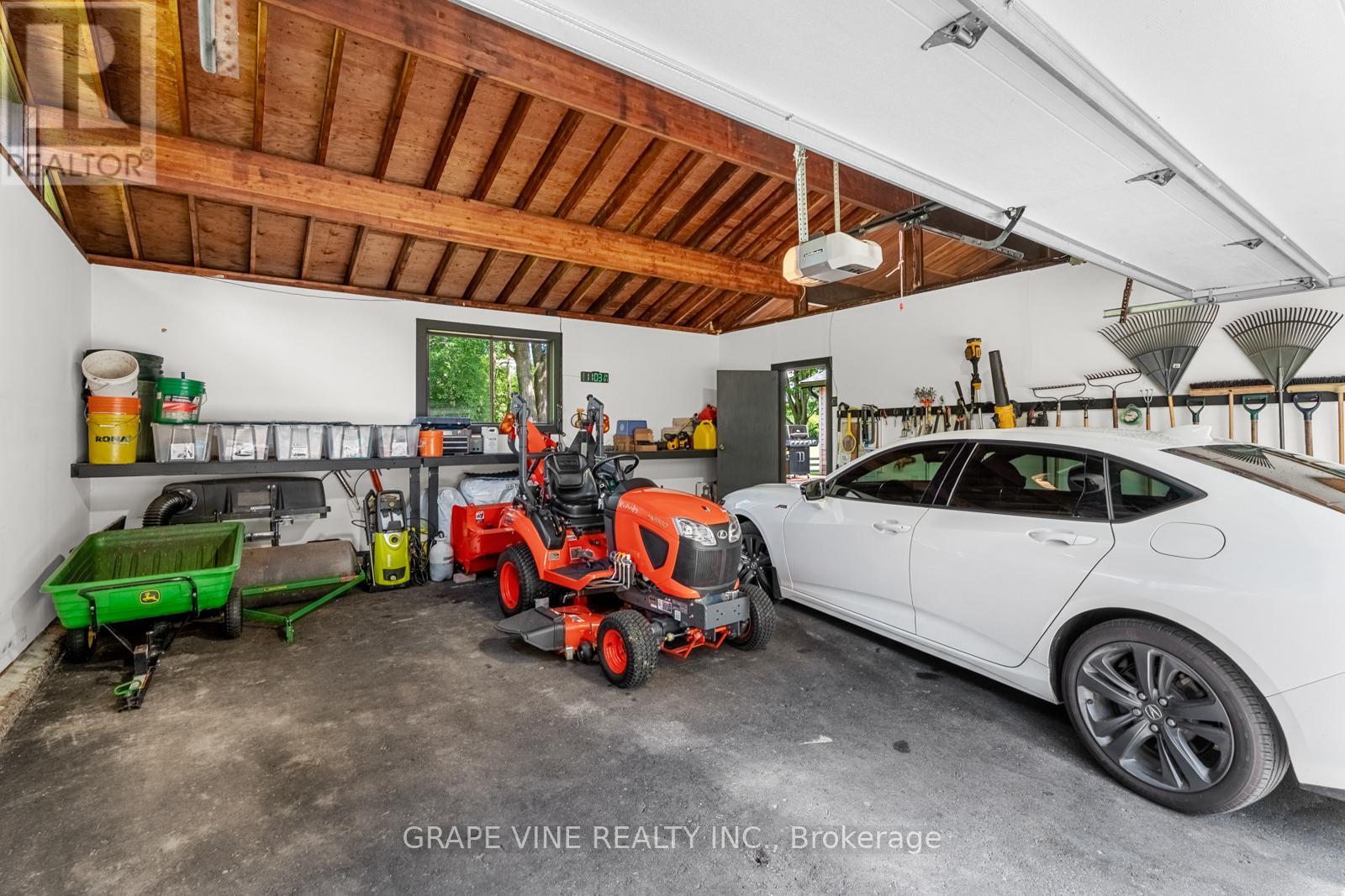 6486 Woodland Place