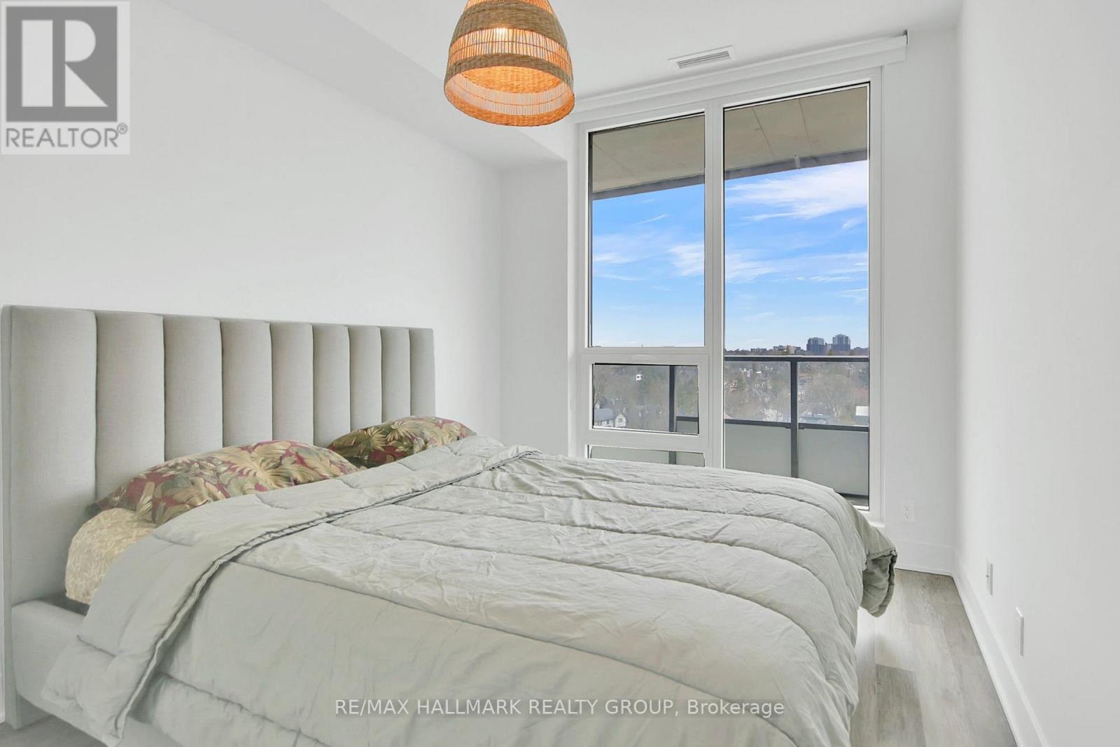 909 - 485 Richmond Road