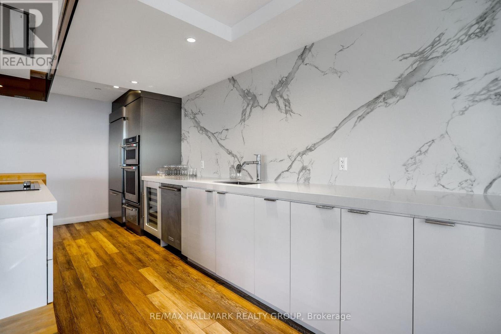 909 - 485 Richmond Road