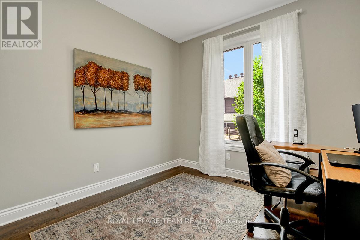 879 Percival Crescent