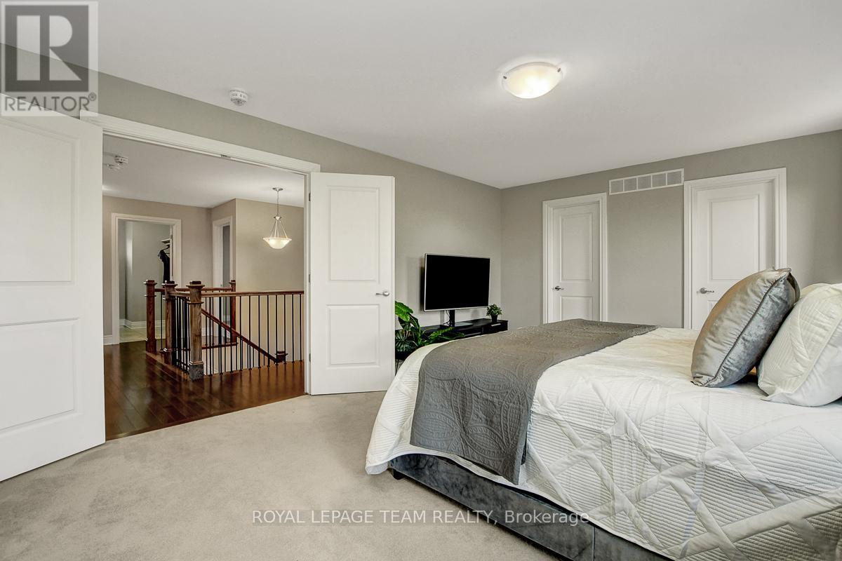 879 Percival Crescent