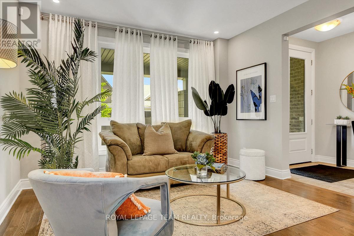 879 Percival Crescent
