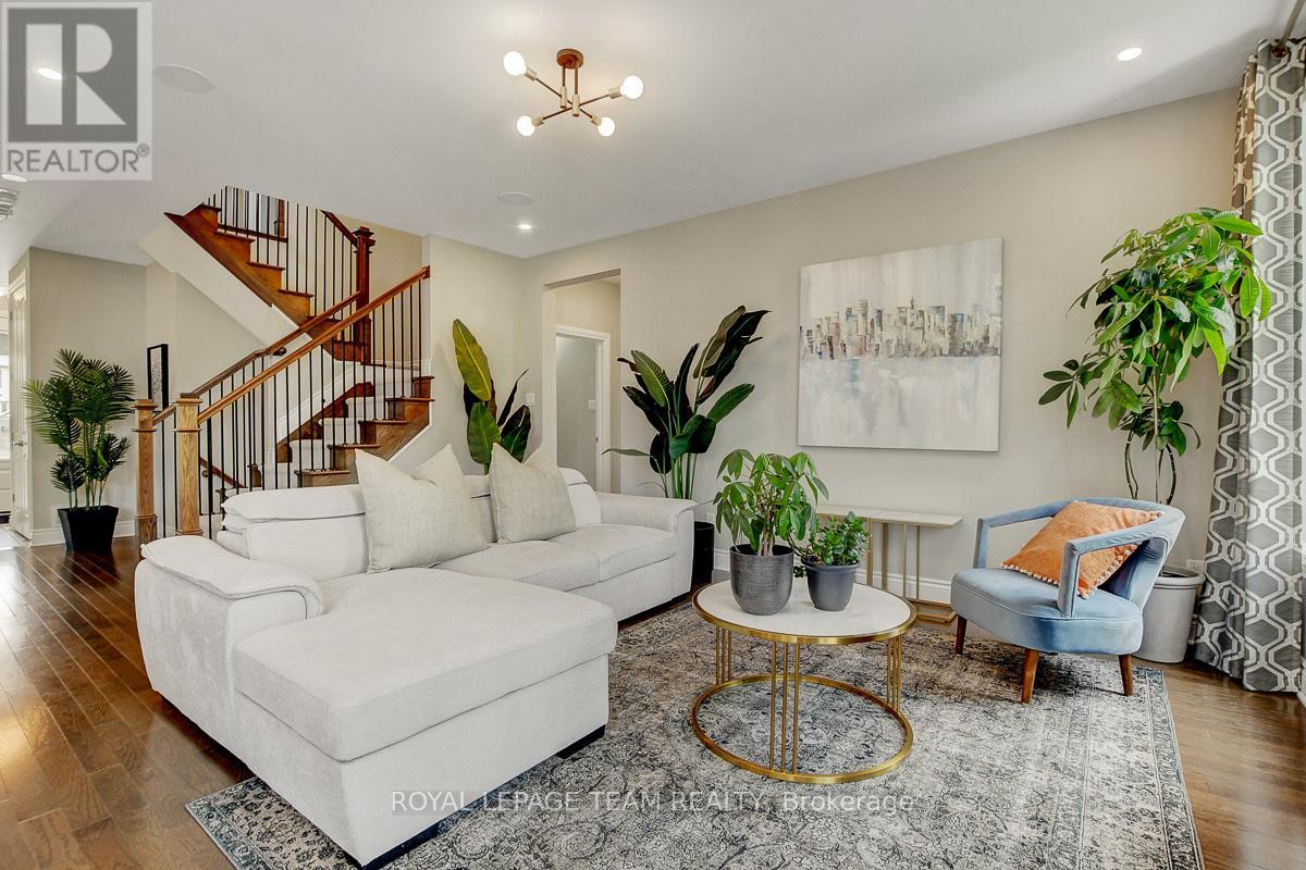 879 Percival Crescent