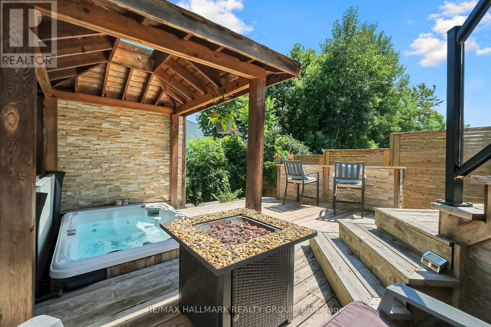 32 Mccooeye Lane