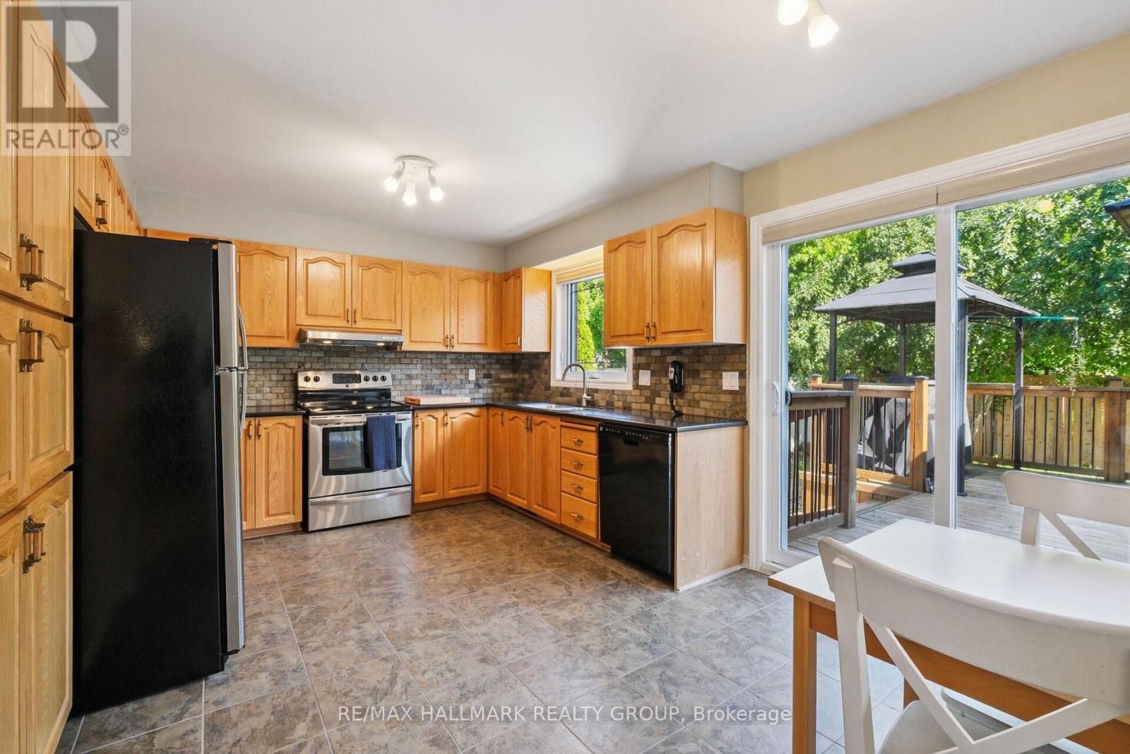 3034 Courtyard Crescent