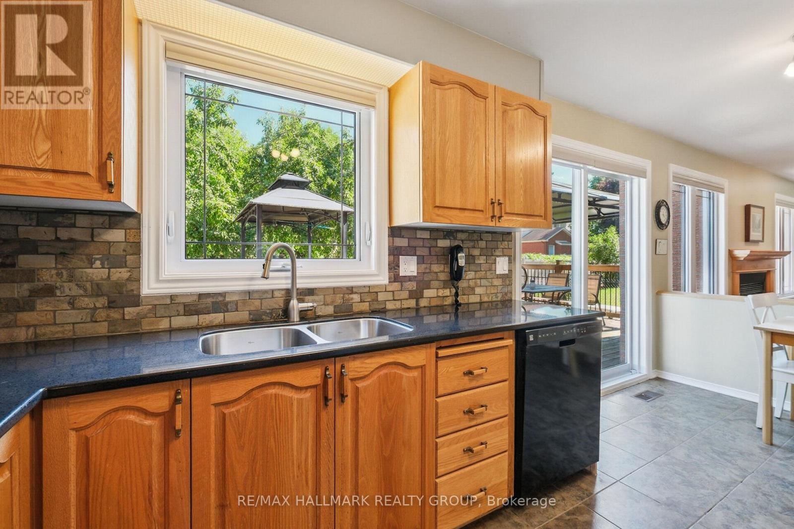 3034 Courtyard Crescent