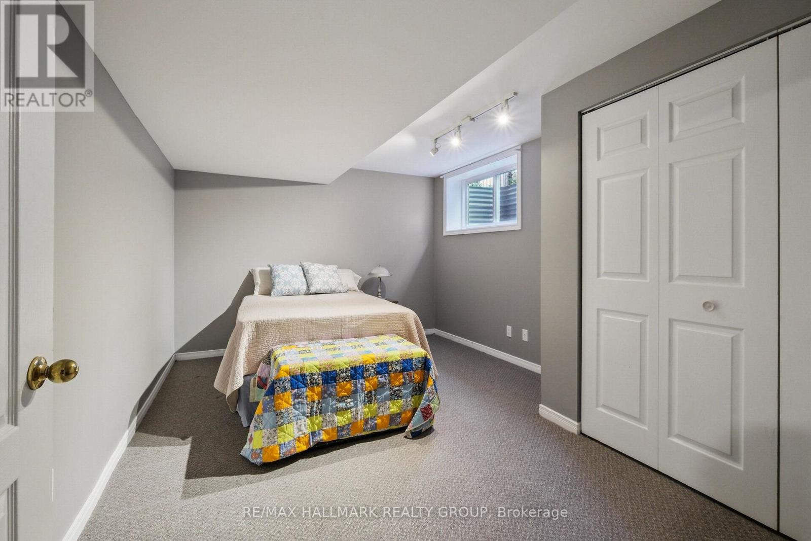 3034 Courtyard Crescent