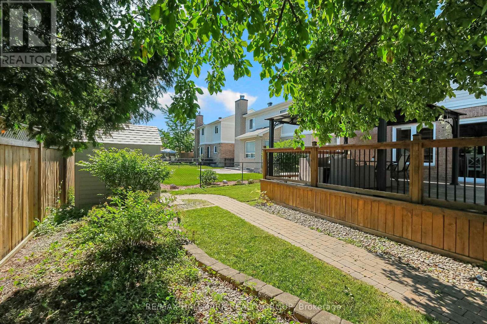 3034 Courtyard Crescent