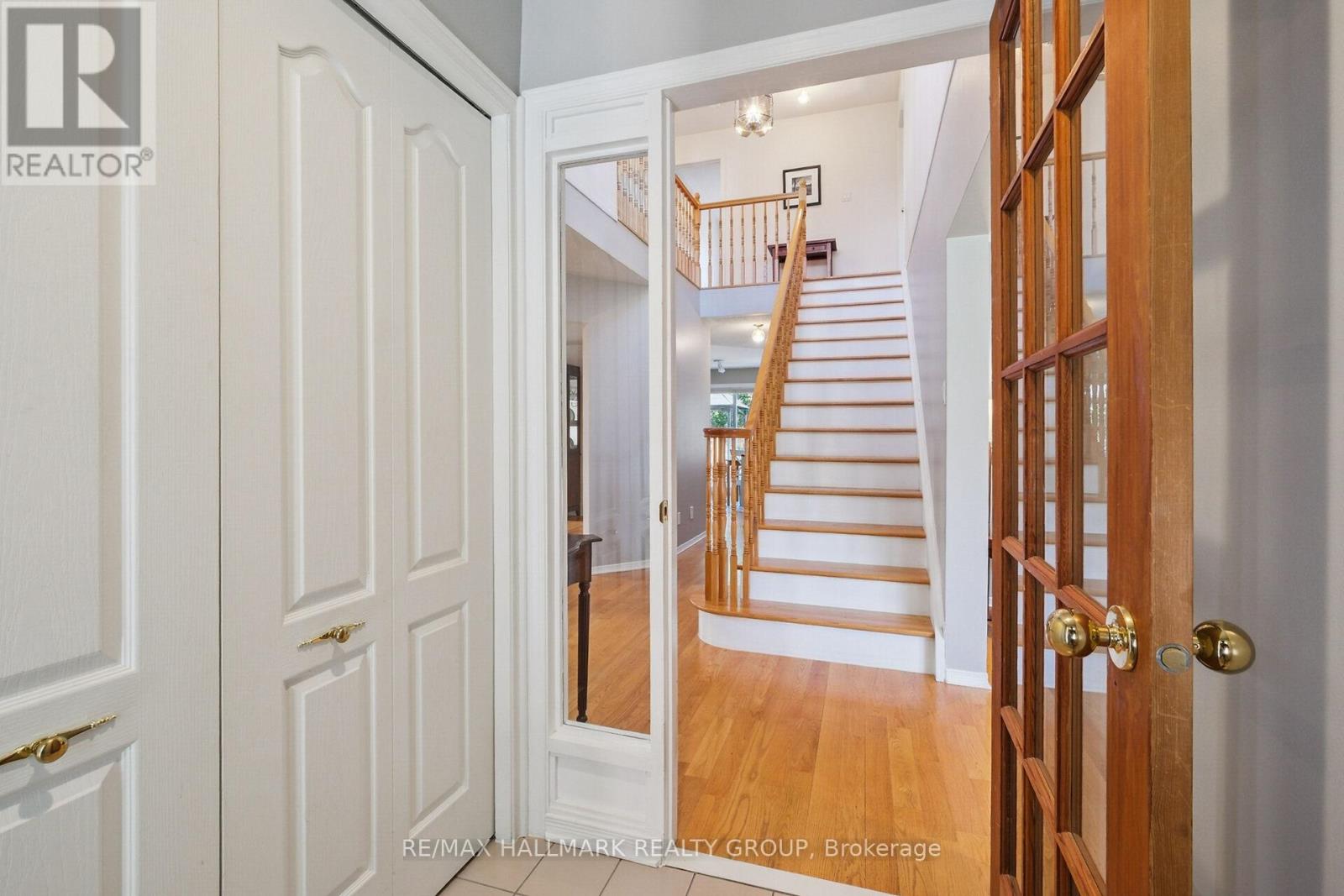 3034 Courtyard Crescent