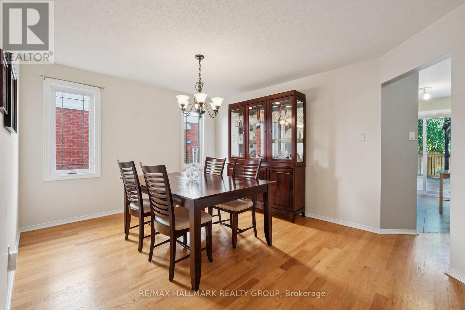3034 Courtyard Crescent