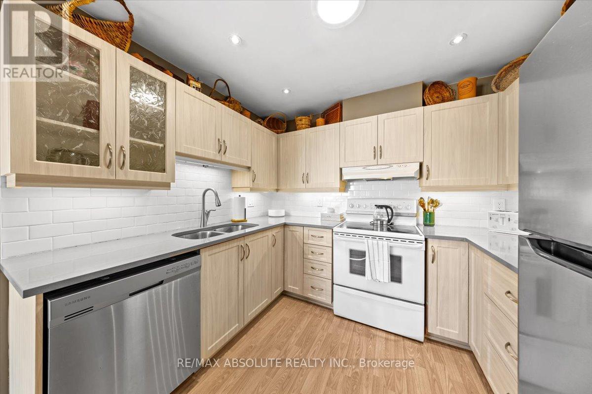 8 Pine Needles Court
