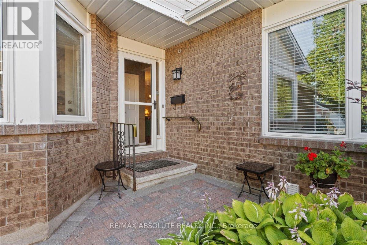 8 Pine Needles Court
