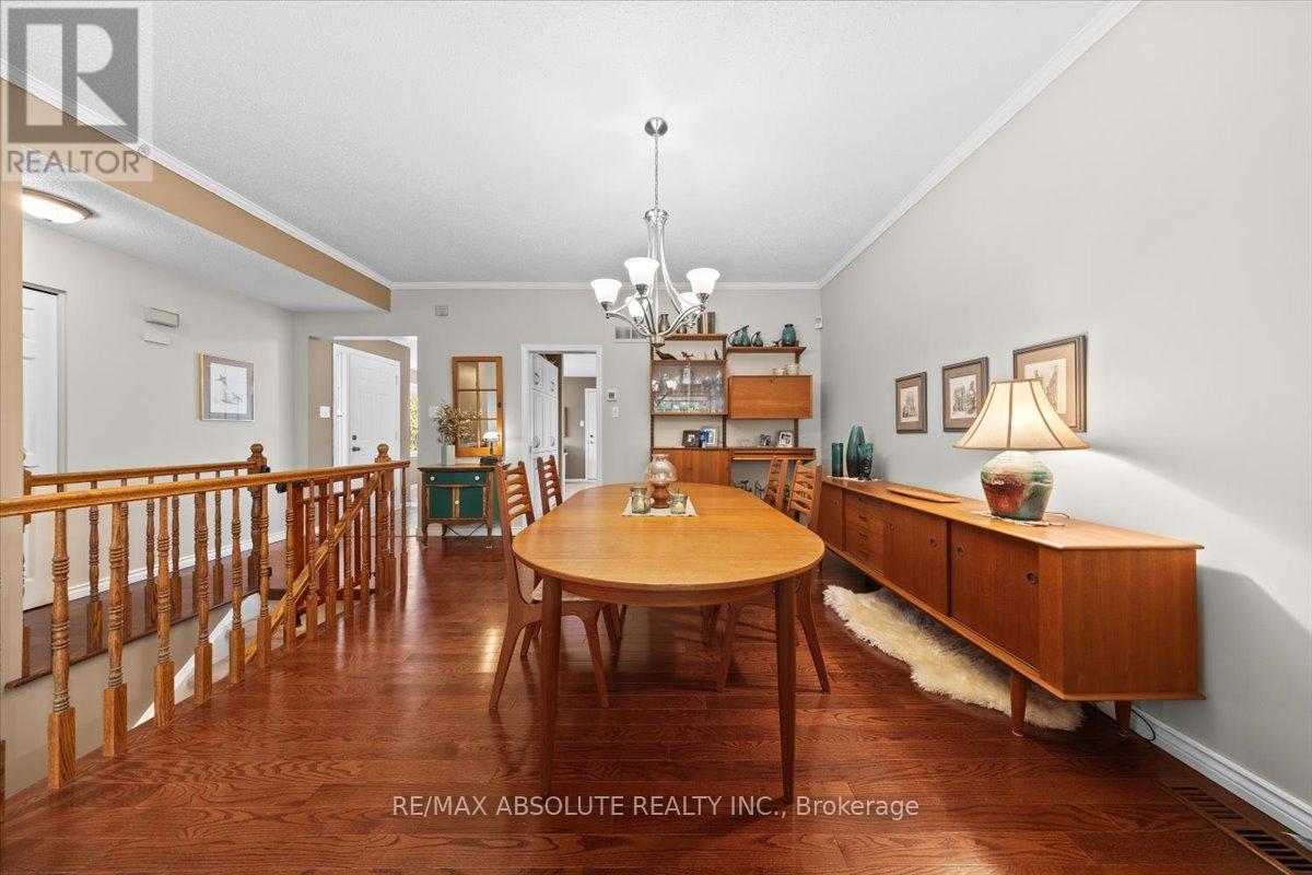 8 Pine Needles Court