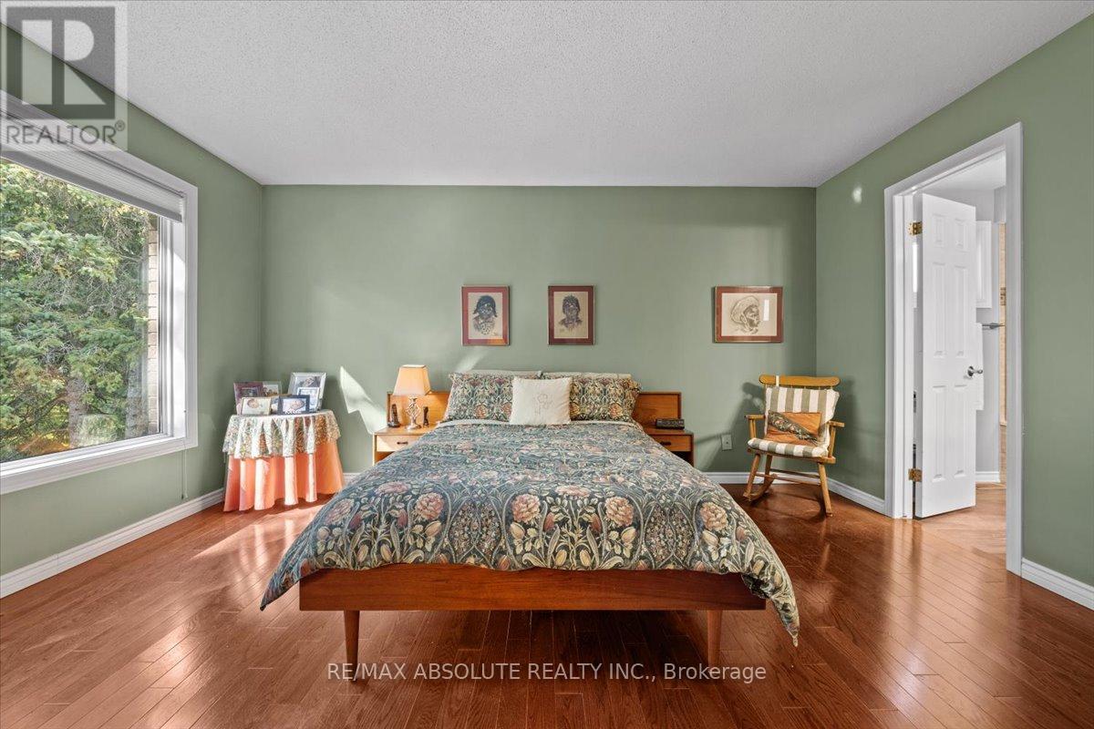 8 Pine Needles Court