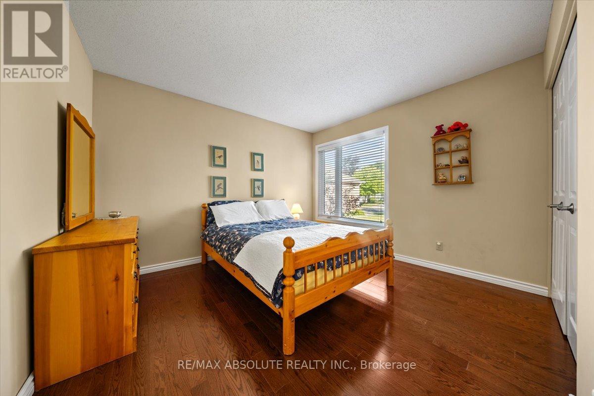 8 Pine Needles Court