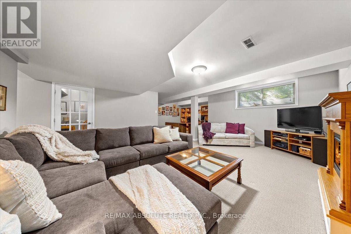8 Pine Needles Court