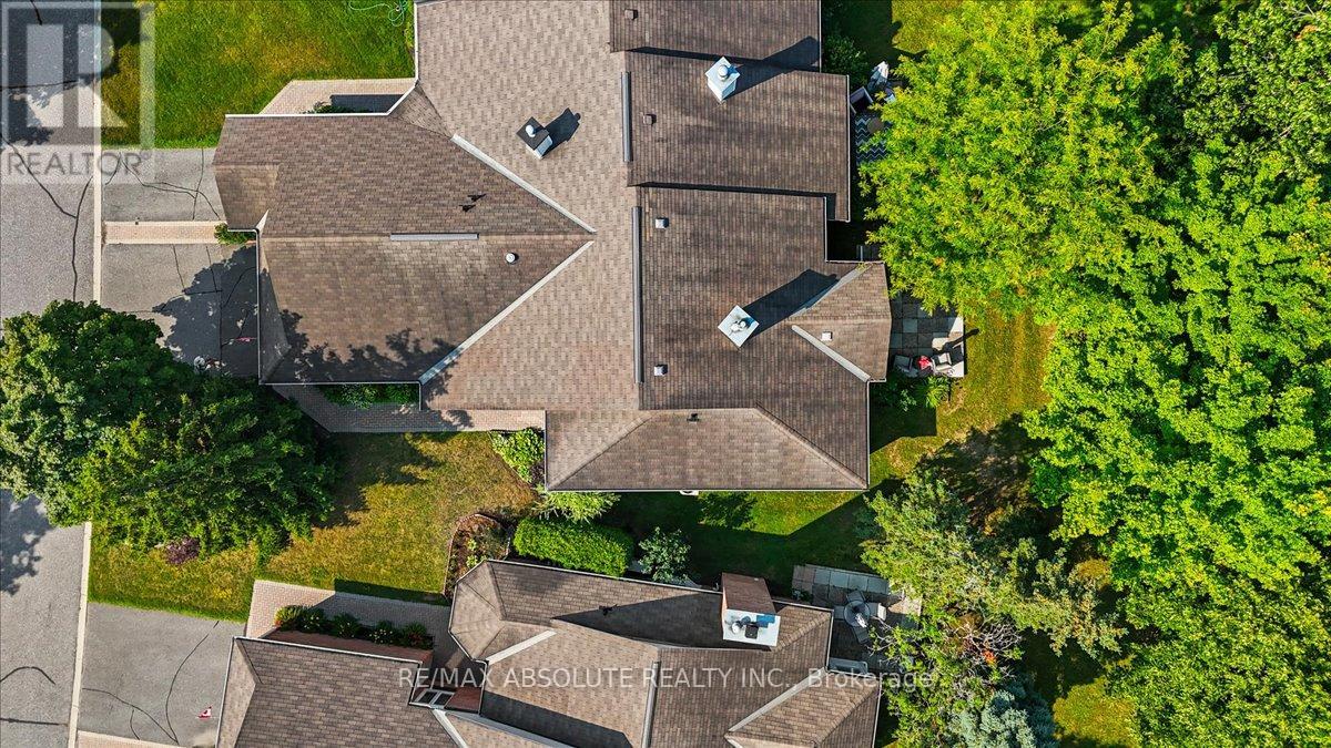 8 Pine Needles Court