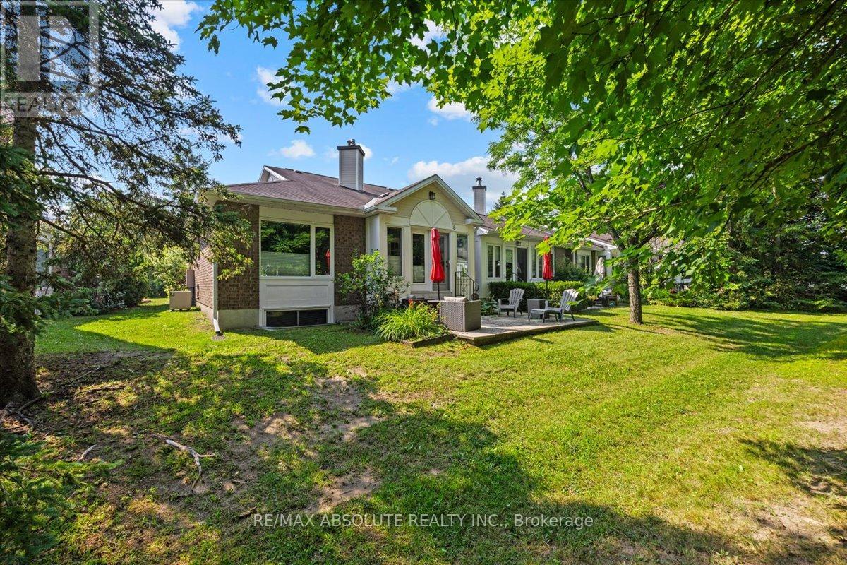 8 Pine Needles Court