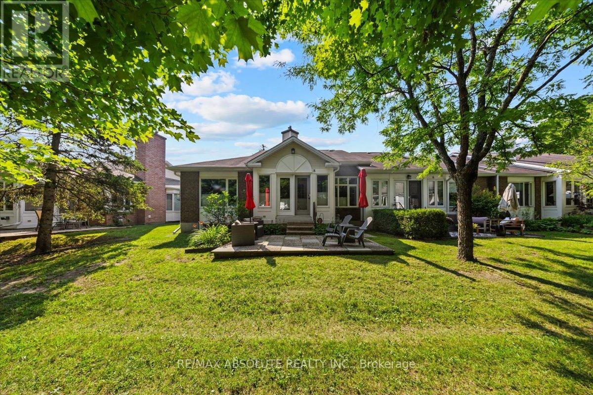 8 Pine Needles Court