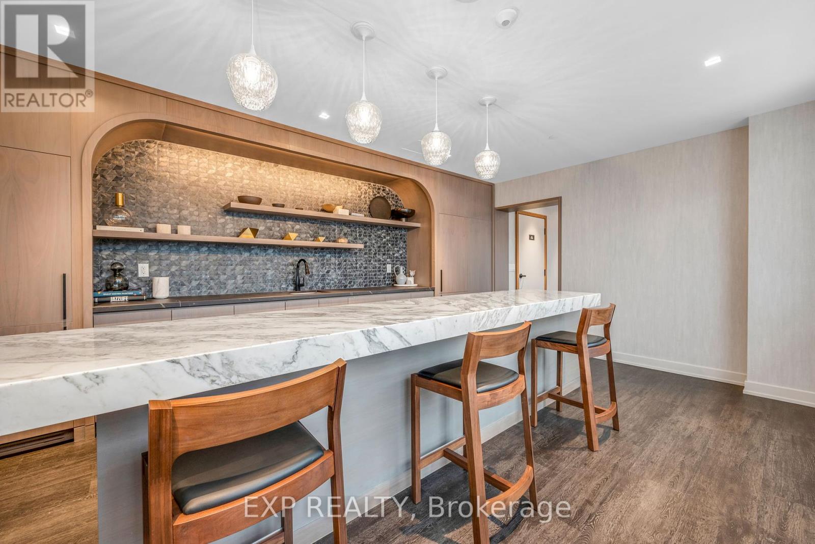 421 - 560 Rideau Street