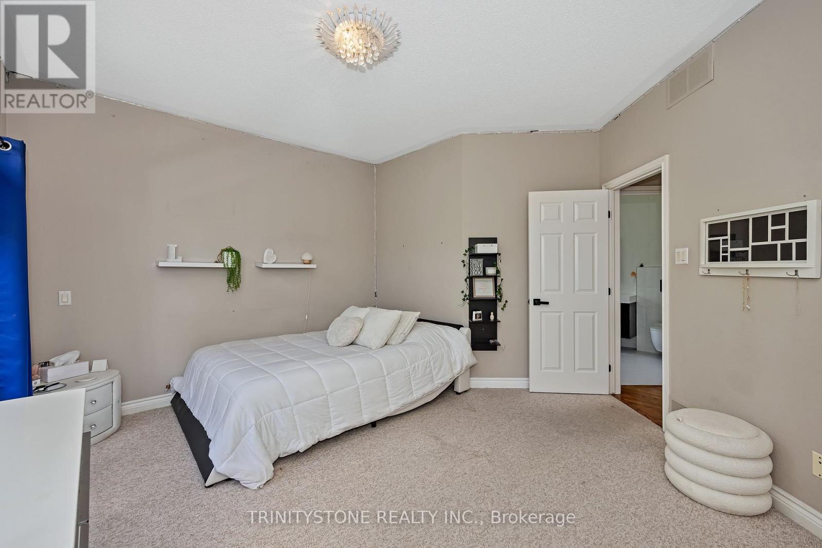 36 Sawgrass Circle