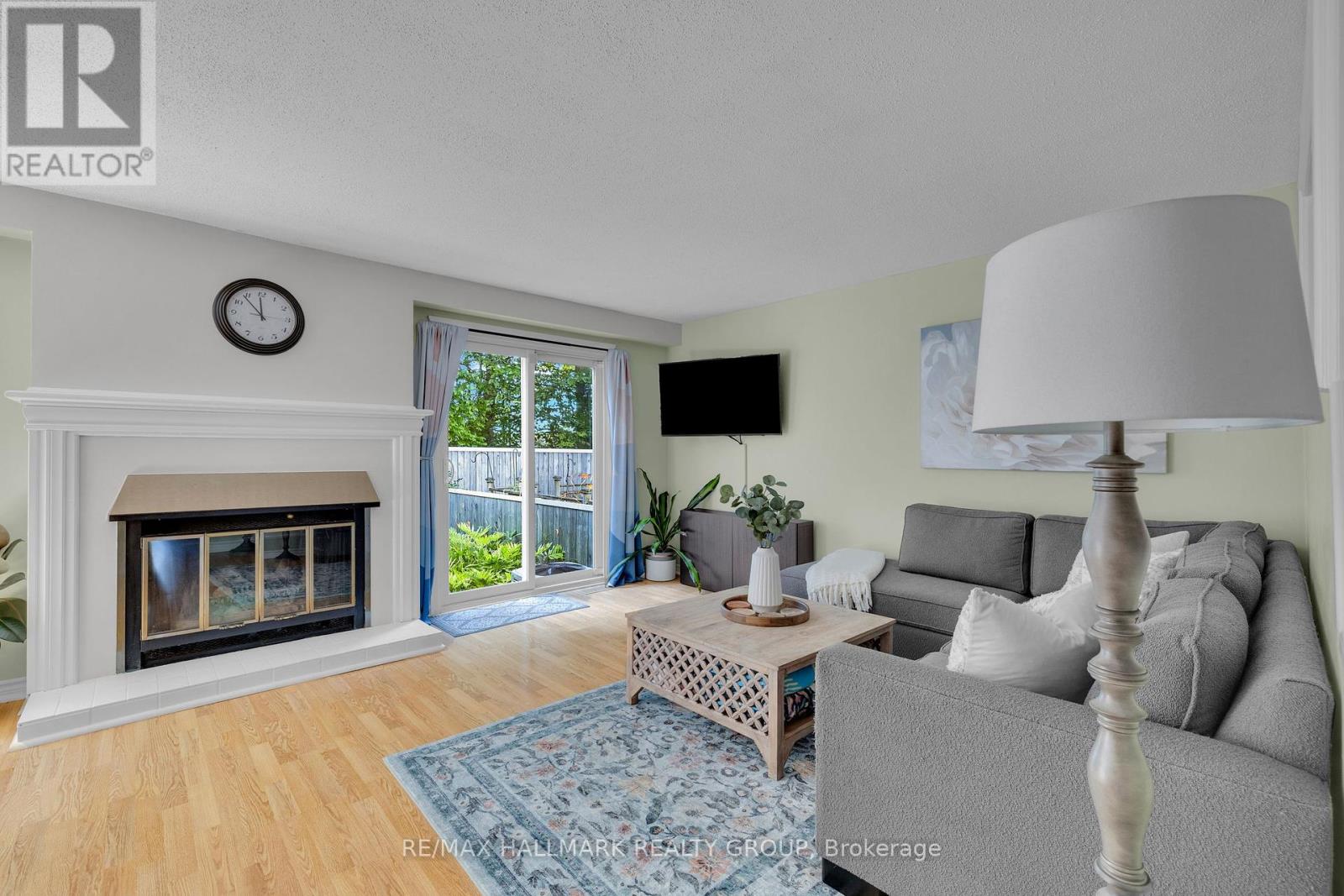 1162 D'erable Place