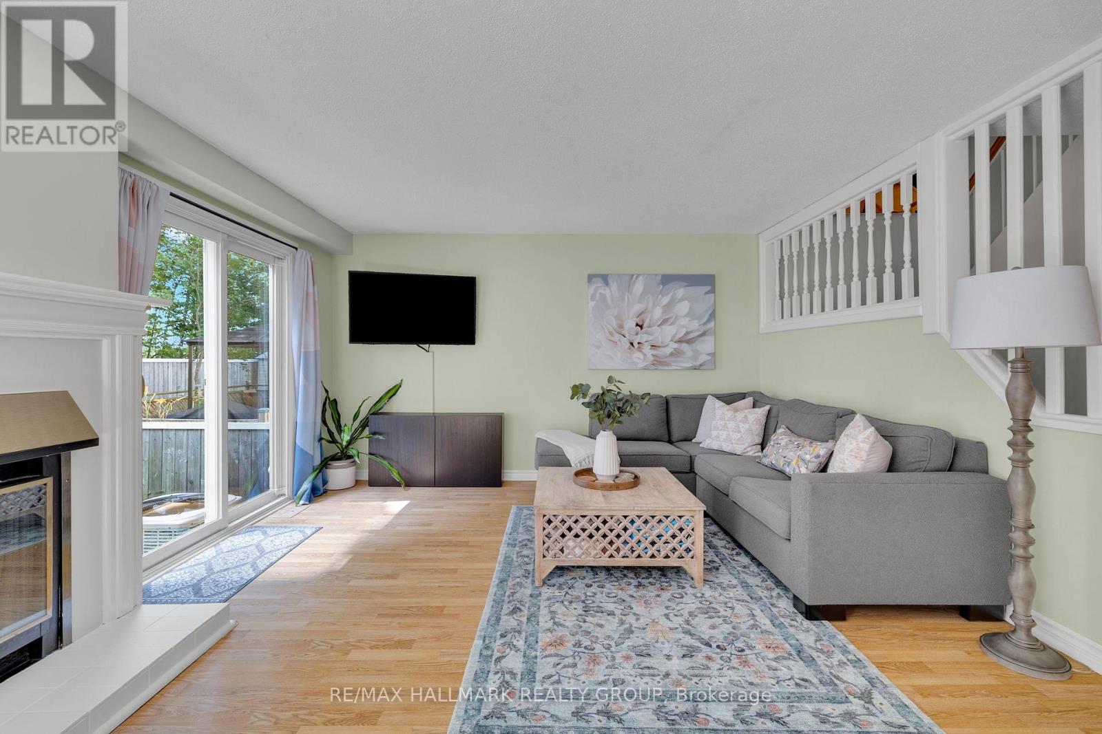 1162 D'erable Place