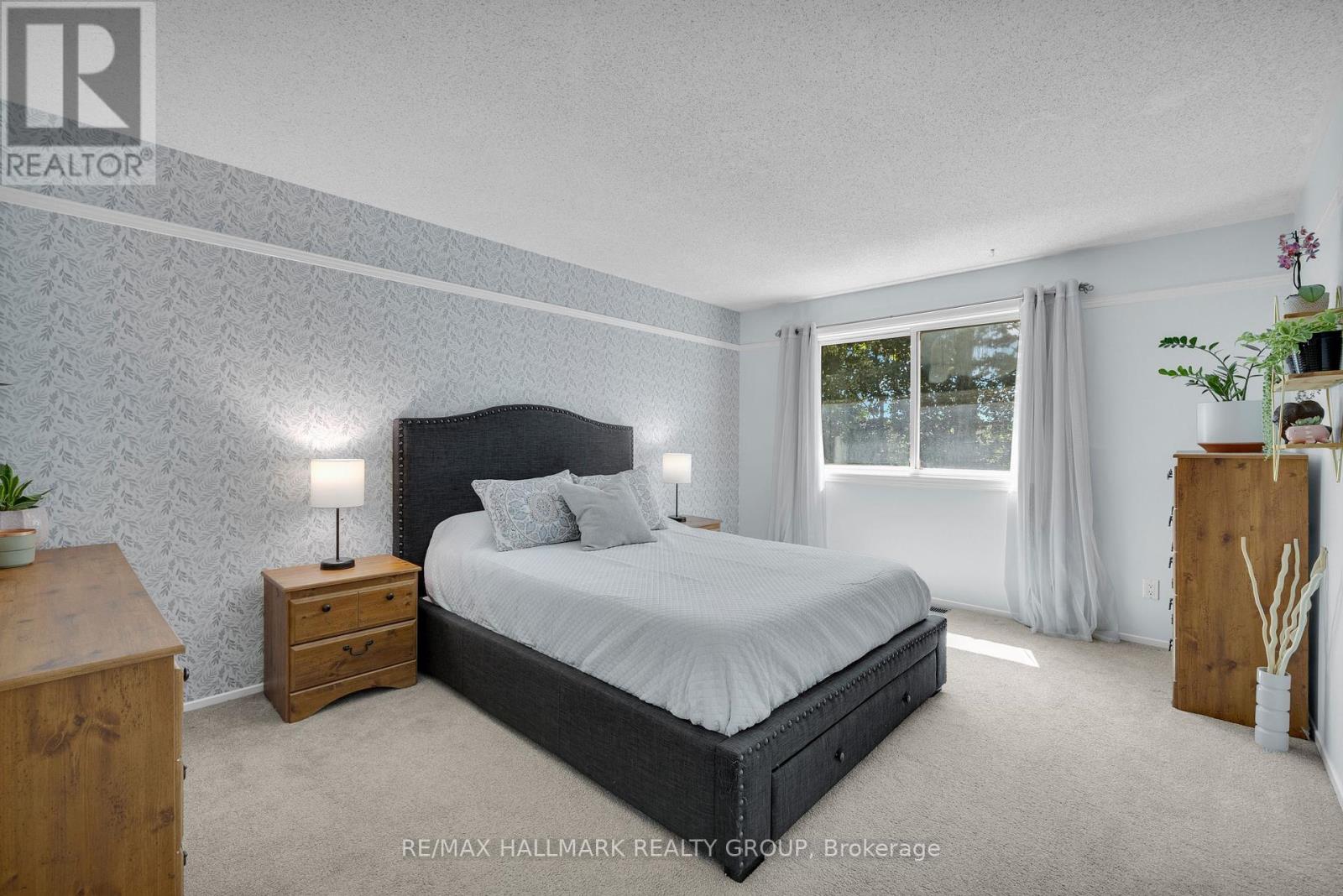 1162 D'erable Place