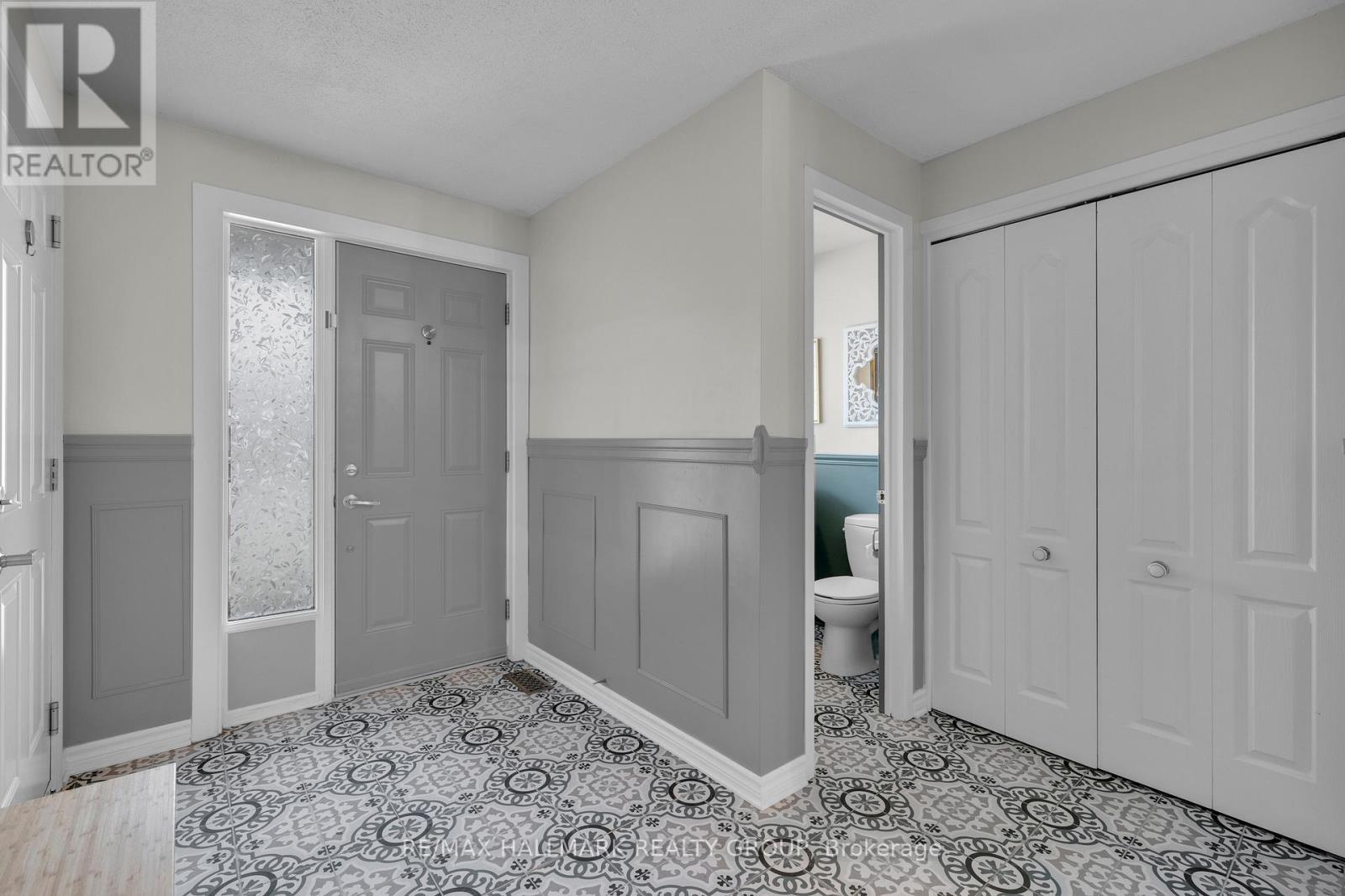 1162 D'erable Place