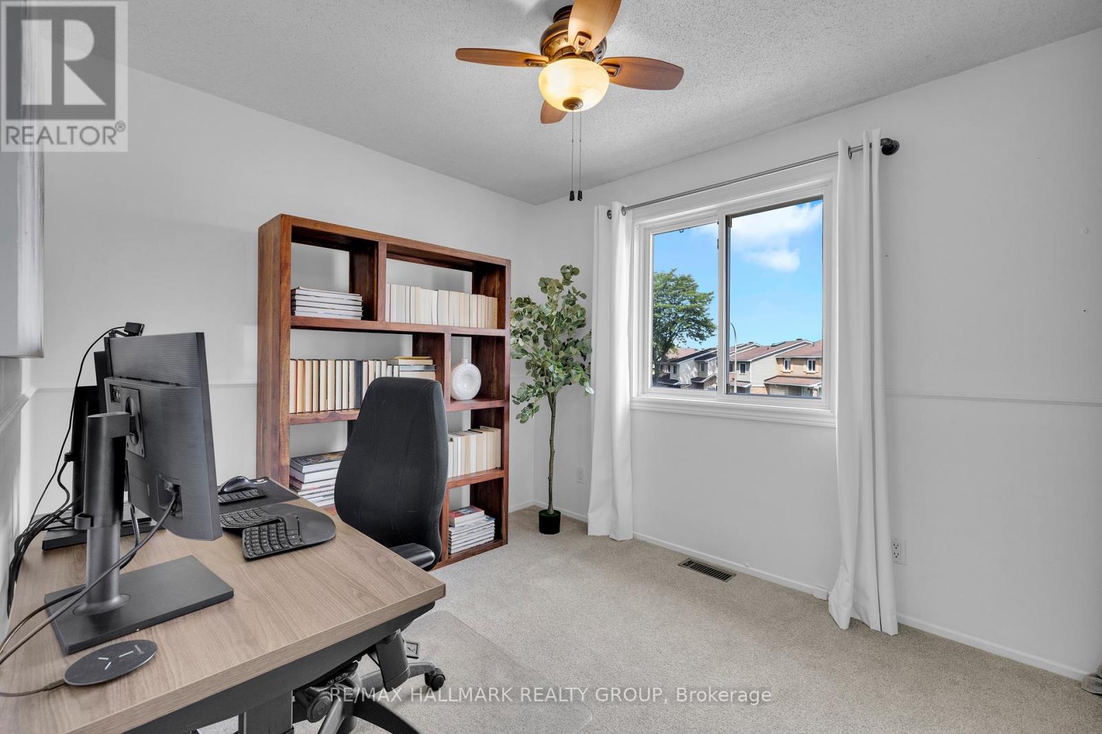1162 D'erable Place