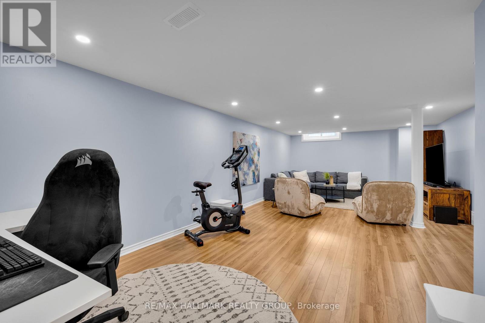 1162 D'erable Place
