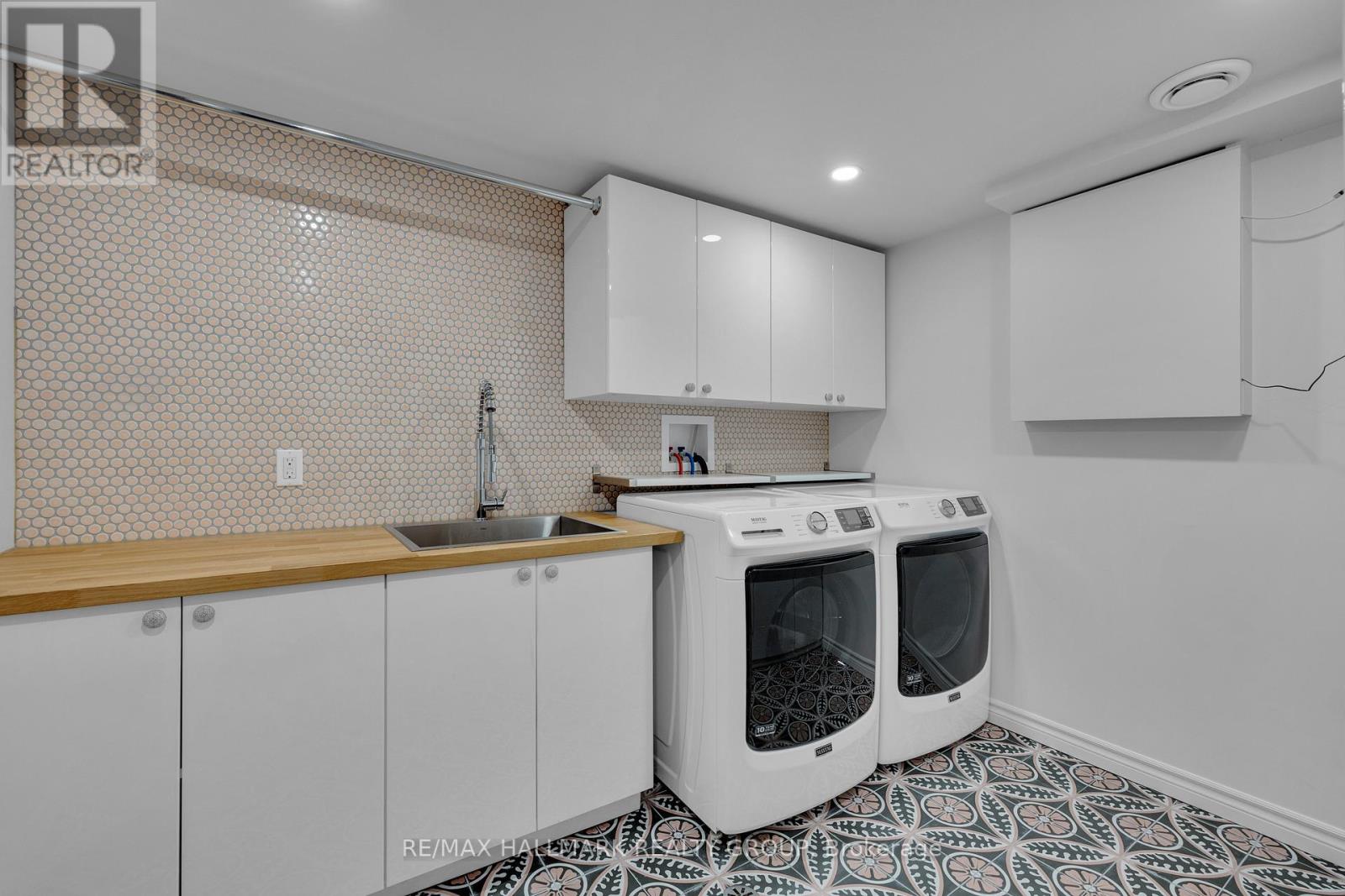 1162 D'erable Place