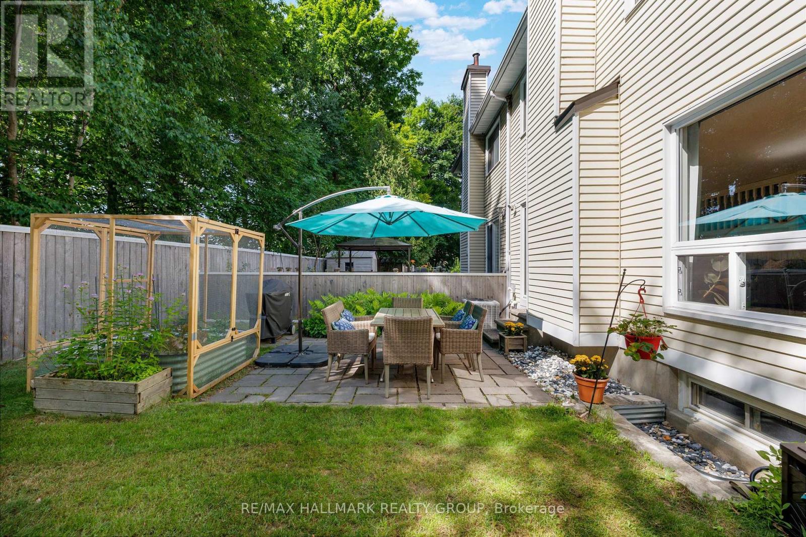 1162 D'erable Place