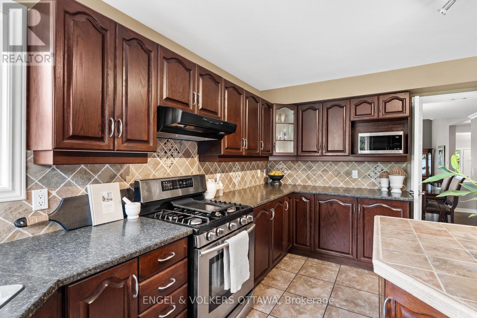 804 Covehead Crescent