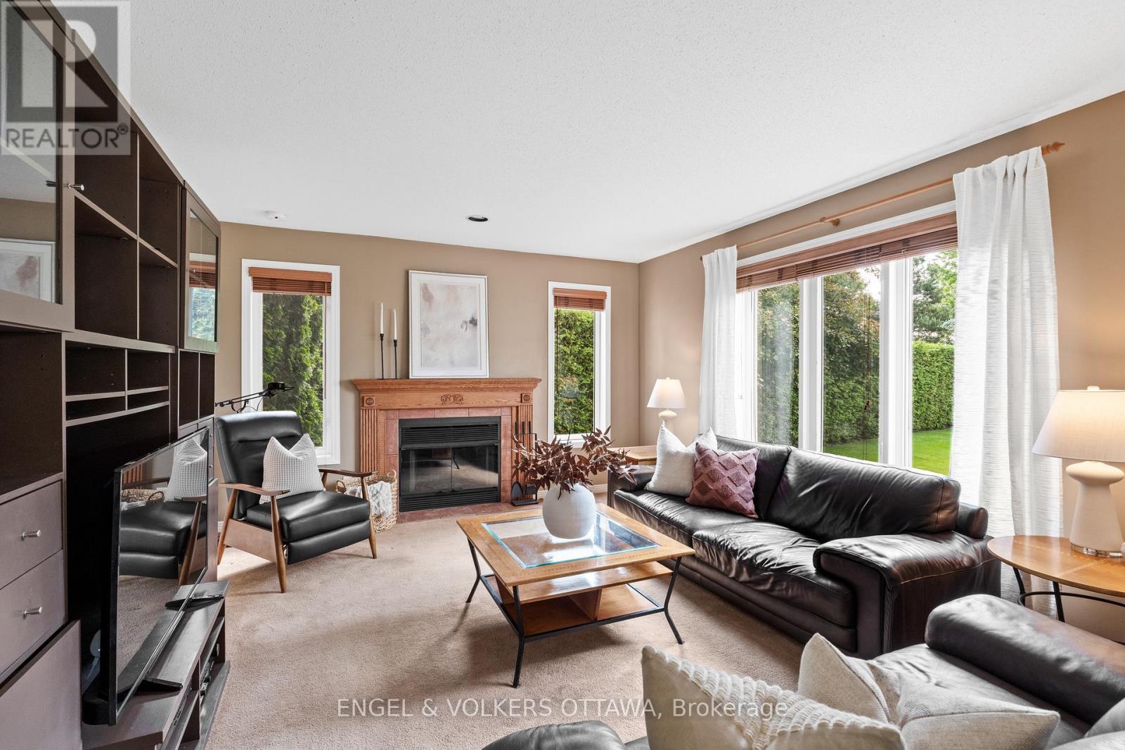804 Covehead Crescent