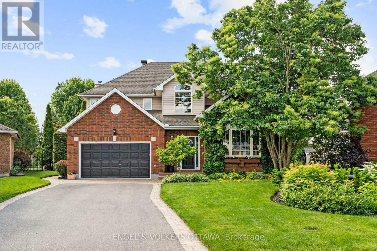 804 Covehead Crescent