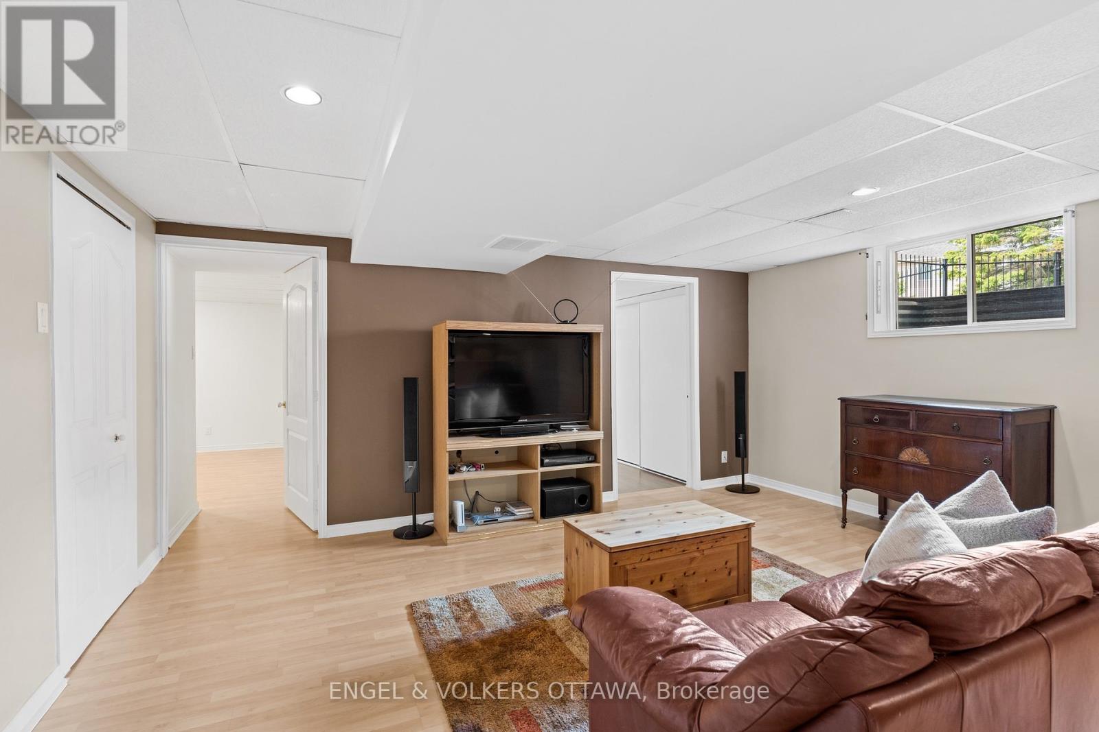 804 Covehead Crescent