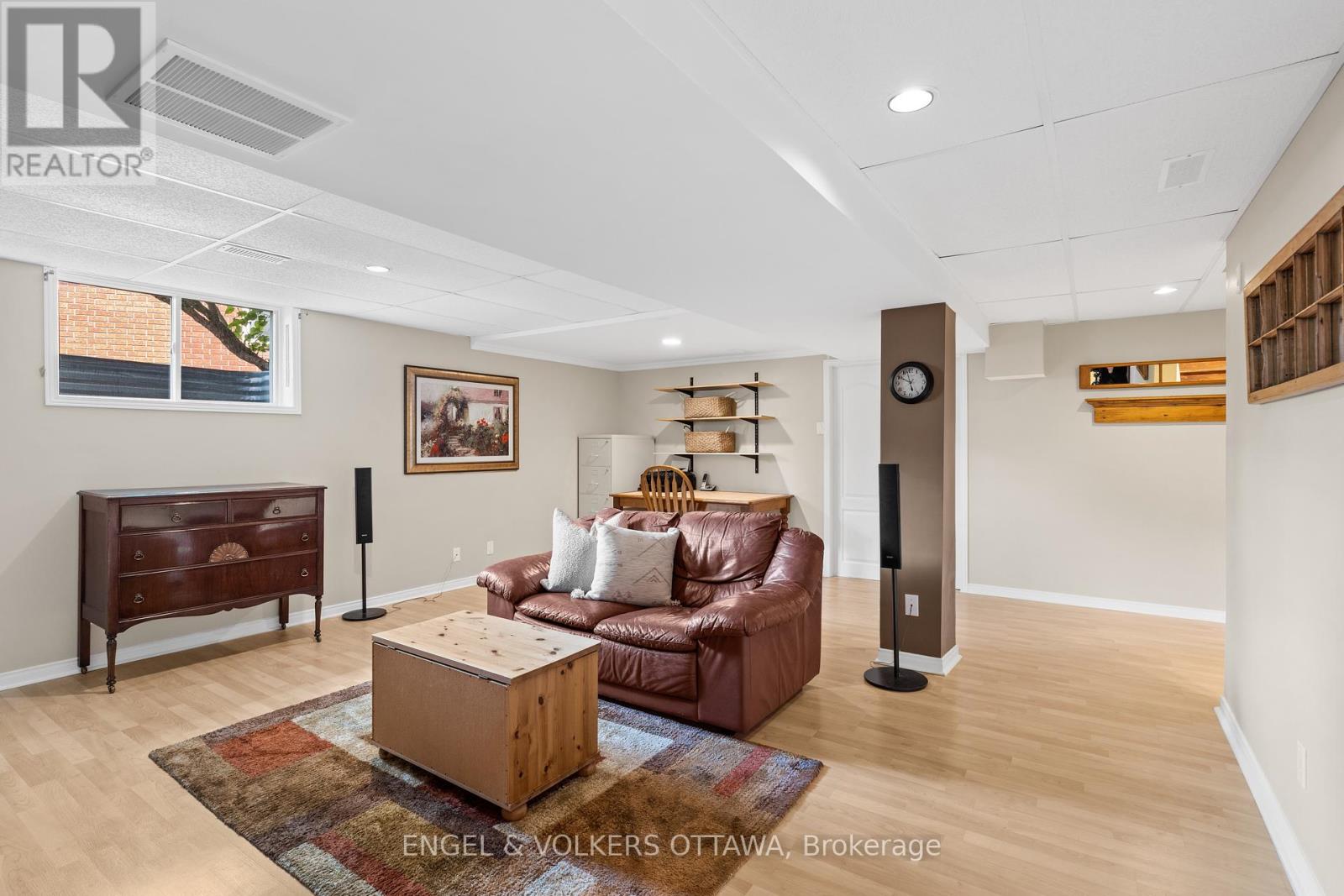 804 Covehead Crescent