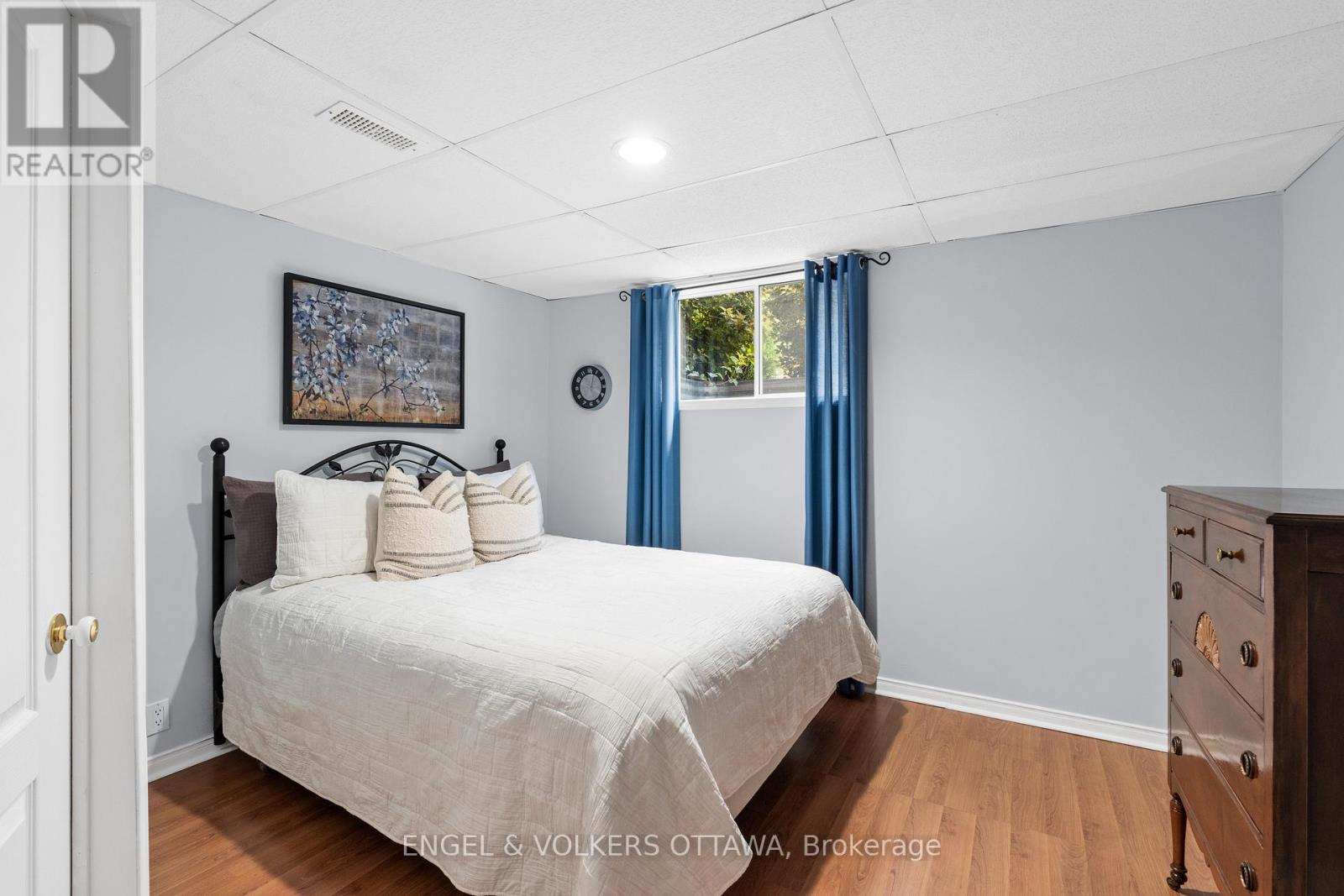 804 Covehead Crescent