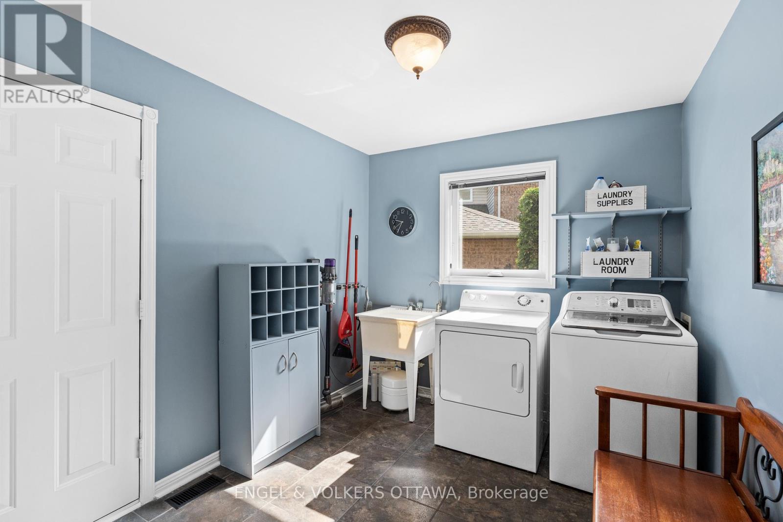 804 Covehead Crescent