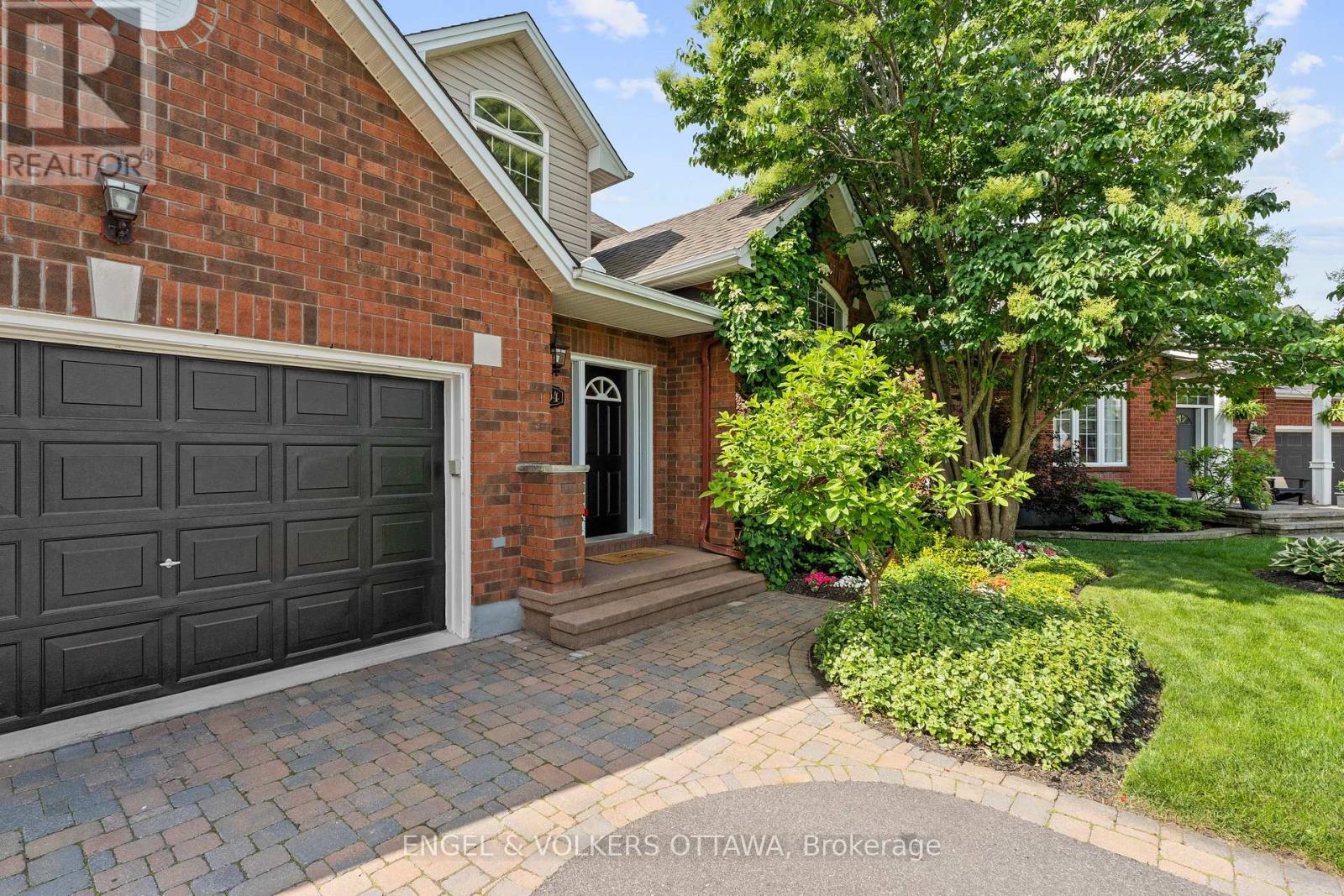 804 Covehead Crescent
