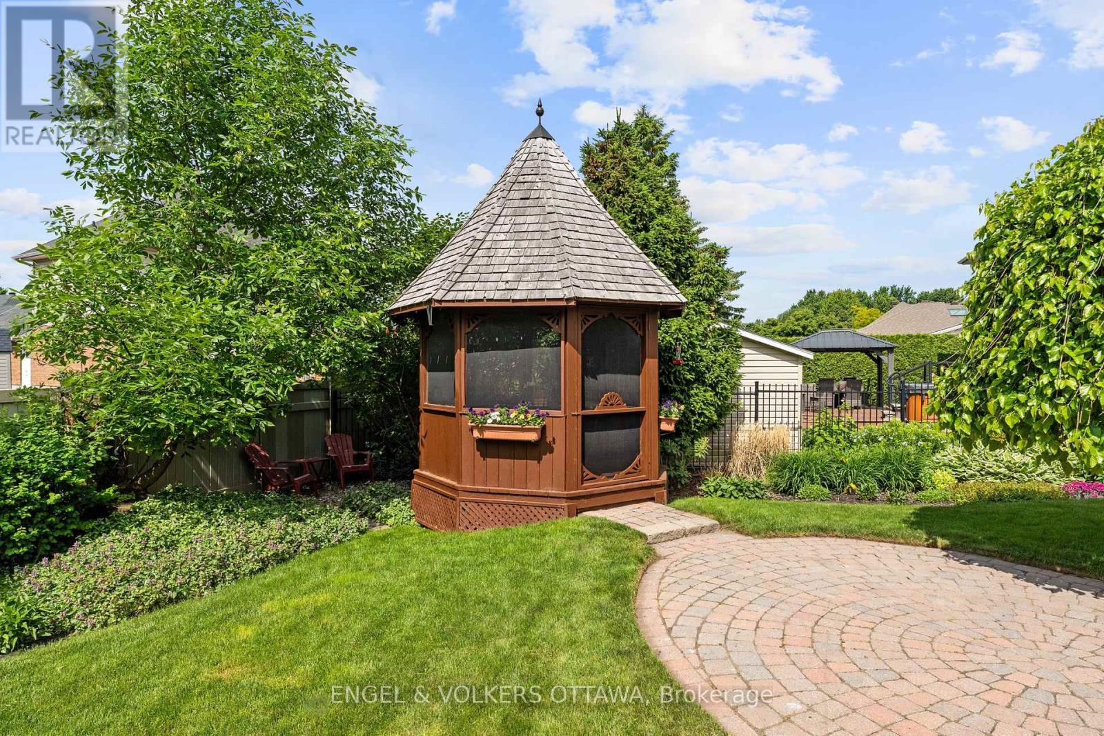 804 Covehead Crescent
