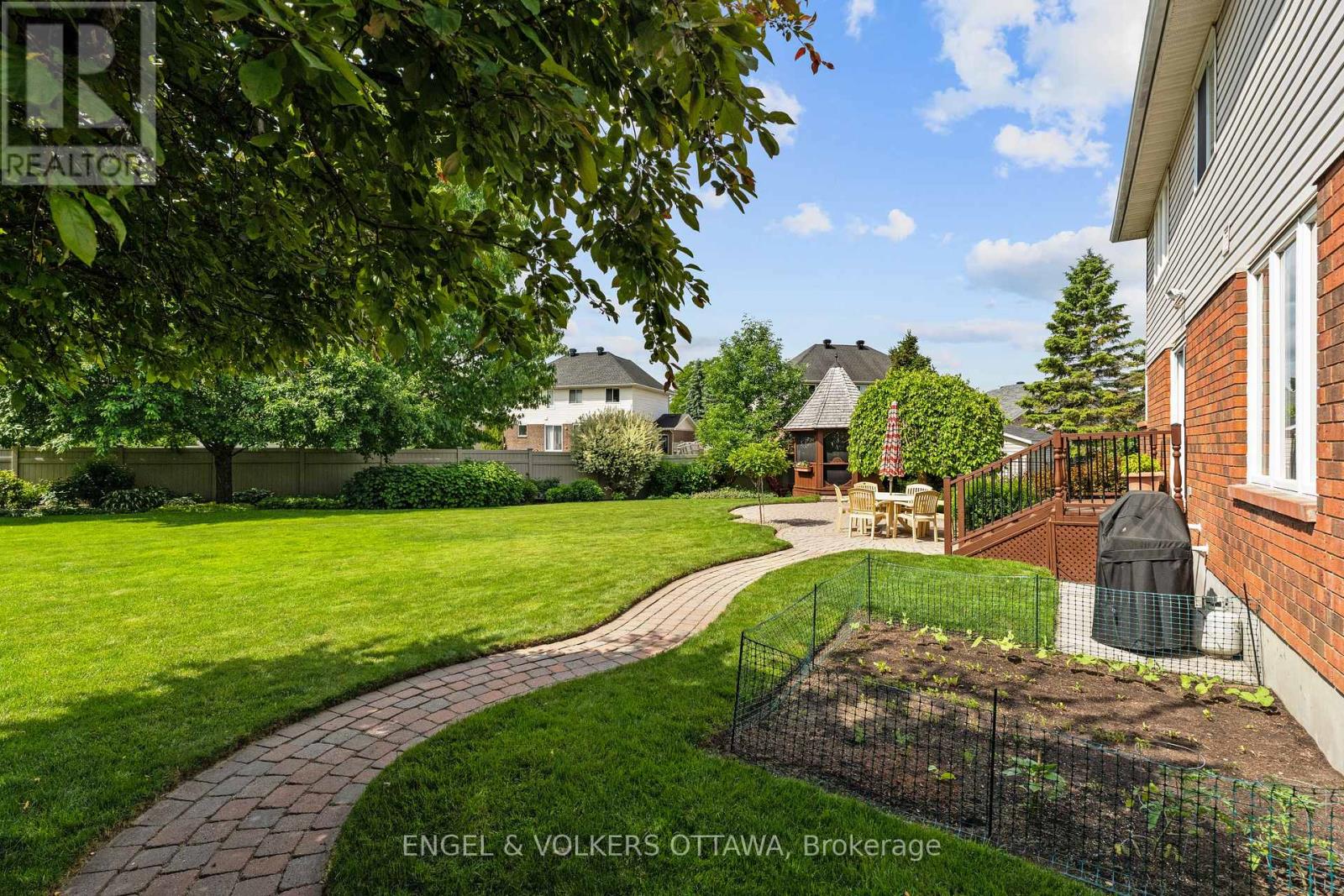 804 Covehead Crescent