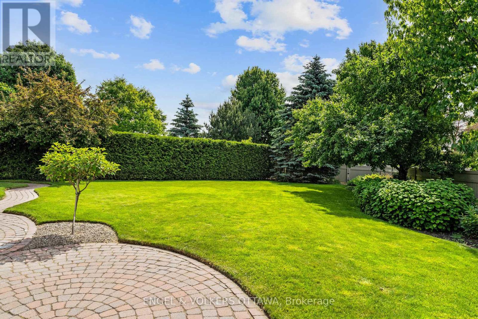 804 Covehead Crescent