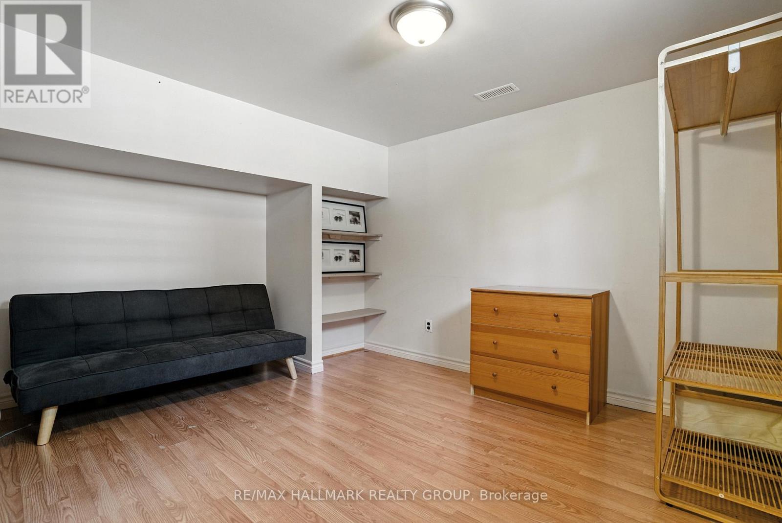 487 Wolffdale Crescent