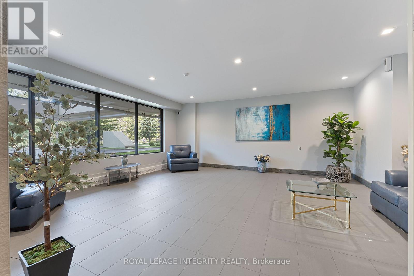 303 - 665 Bathgate Drive