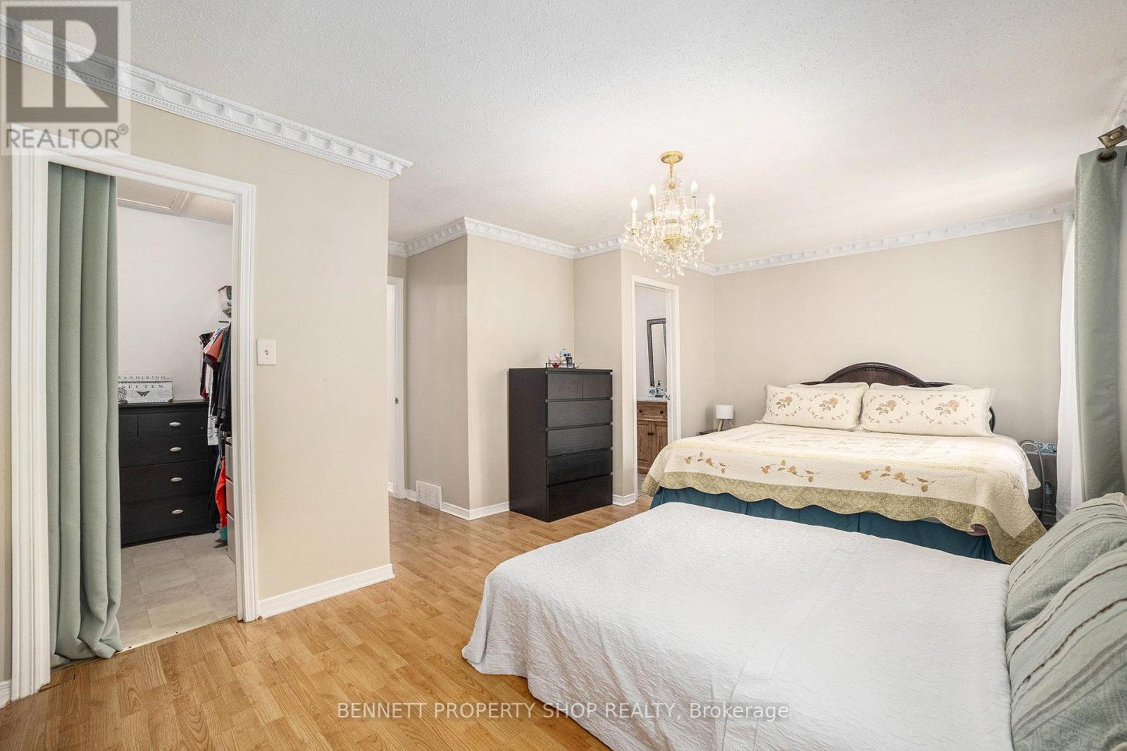 64 Shearer Crescent