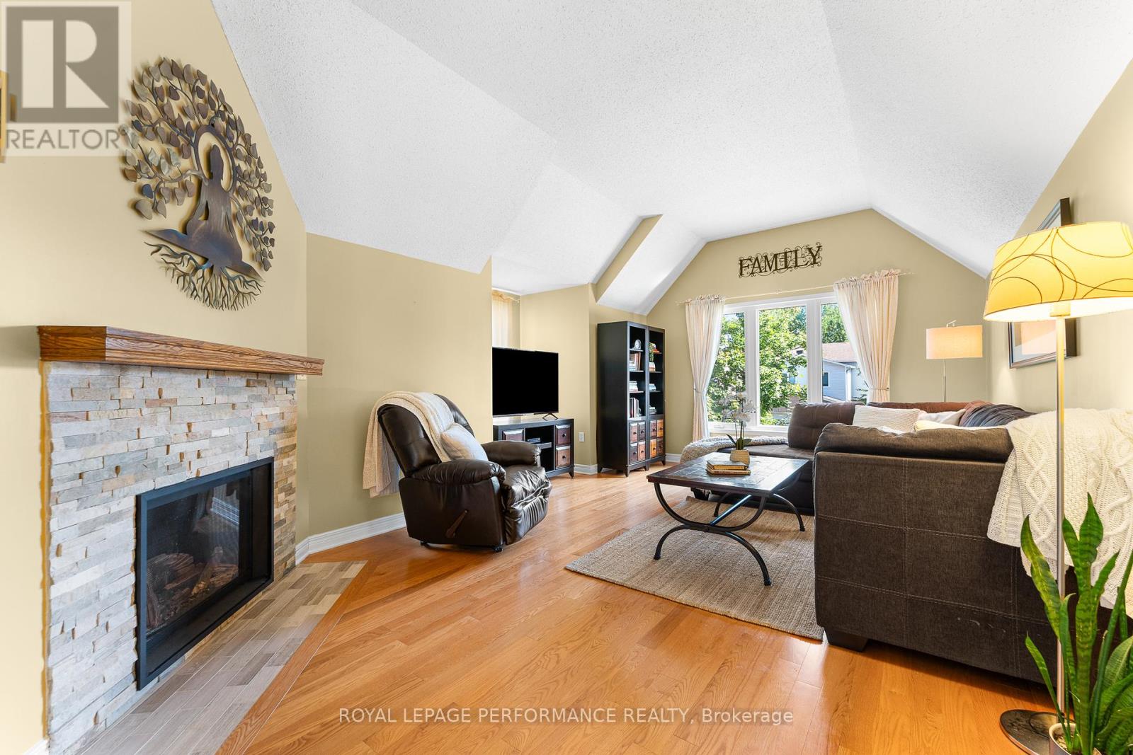 102 Shearer Crescent